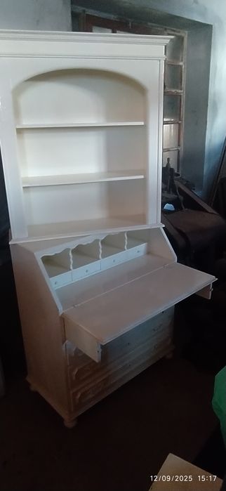 Eescravaninha antiga em madeira