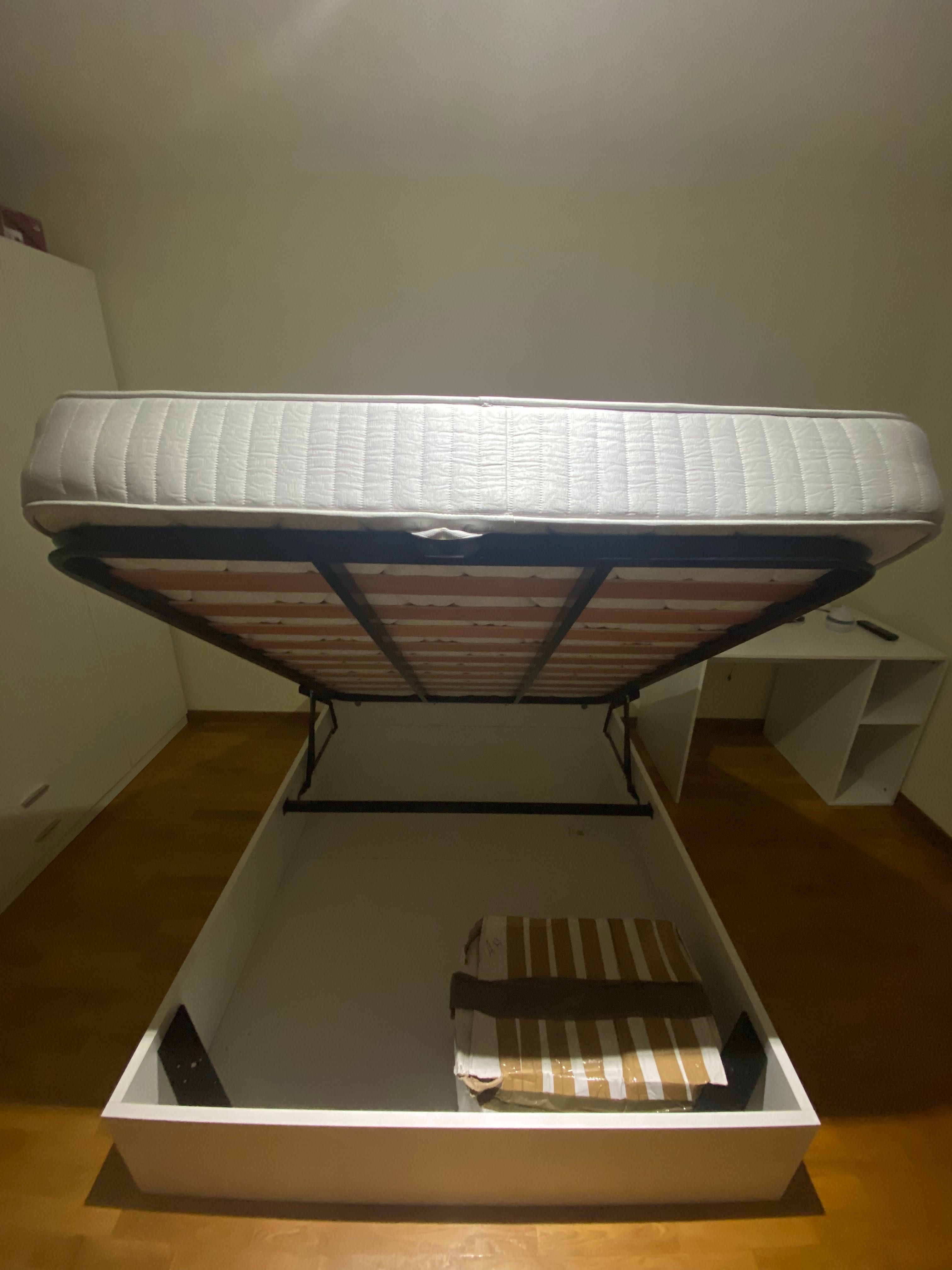 Vendo Cama de Casal com Colchão