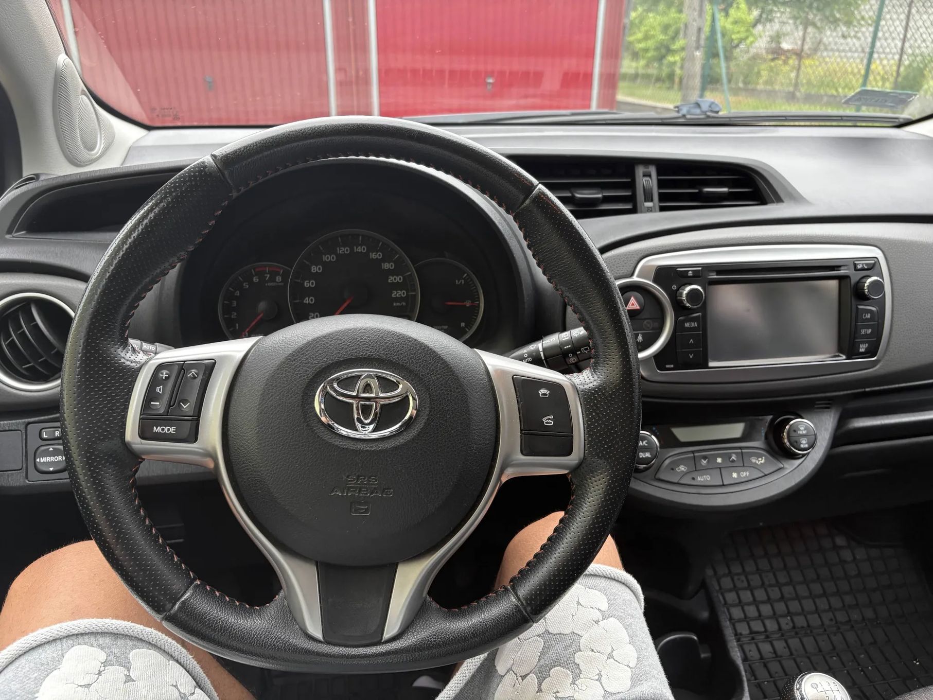 Toyota Yaris TOYOTA YARIS 2012 1.33 Premium