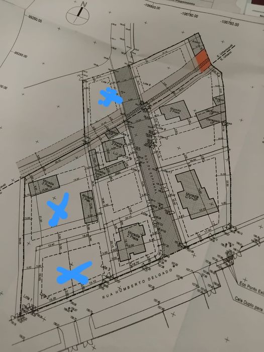 Vende-se lotes de terreno com habitaçôes