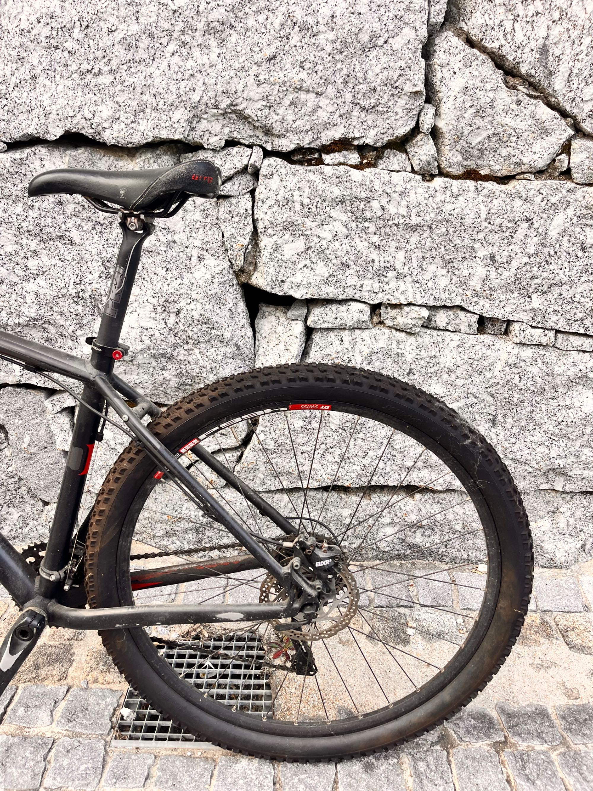 Bicicleta Cube /  tam : L / roda 29