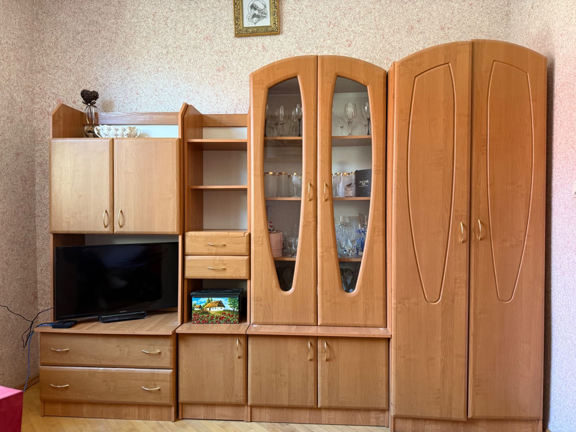 Меблі в спальню кімнату