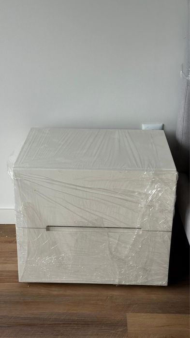 Cama de casal (como nova) e mesinhas