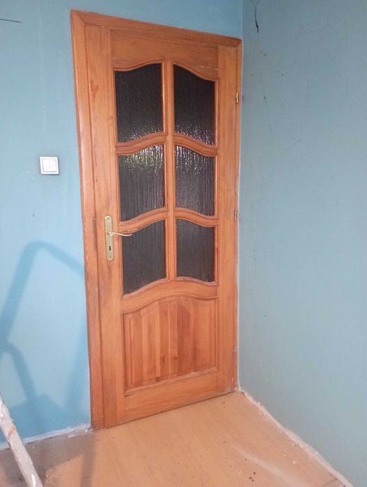 Sprzedam drzwi drewniane futryna w całości 2szt