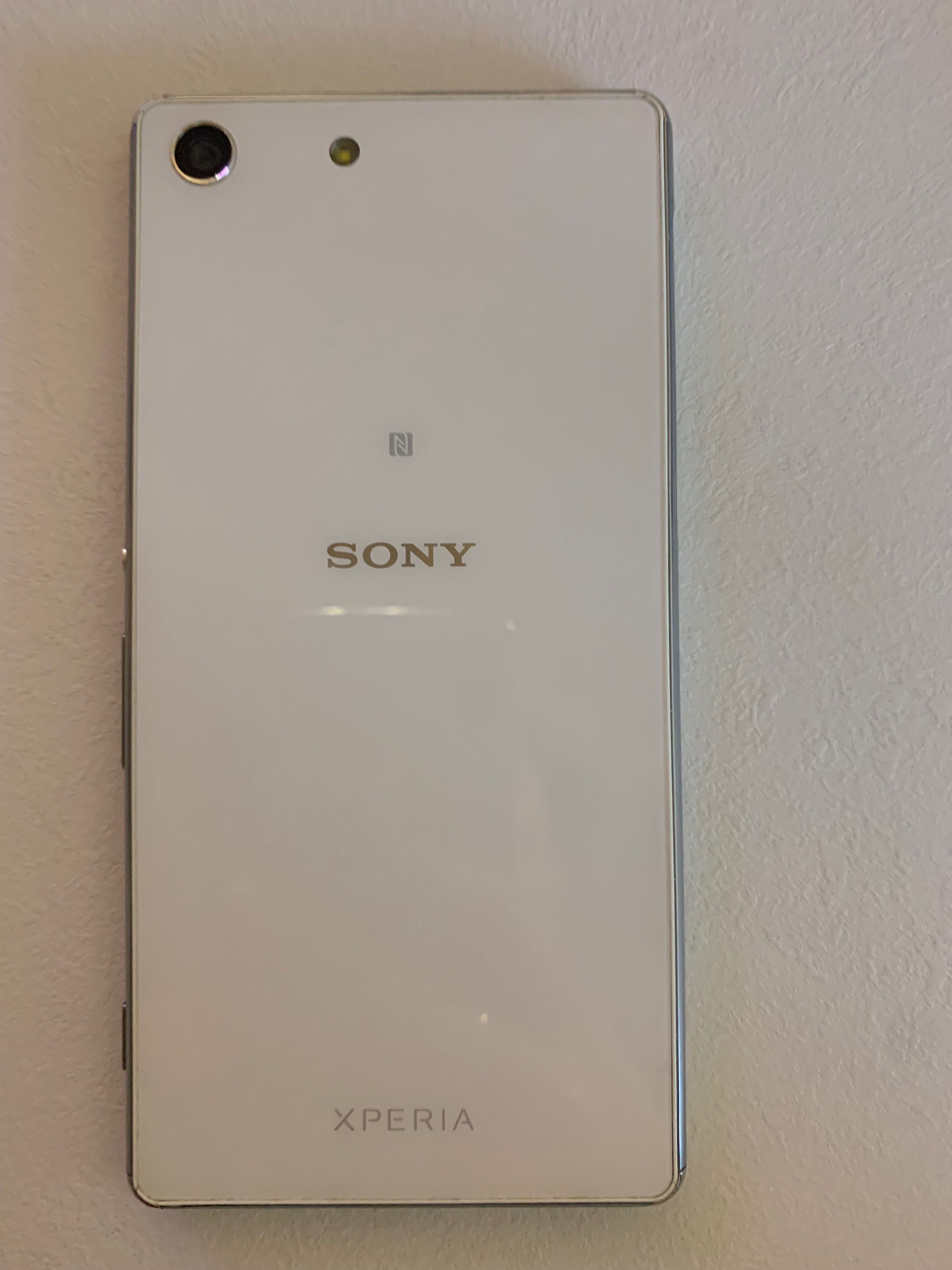 Телефон Sony Xperia E 5603 2 кари