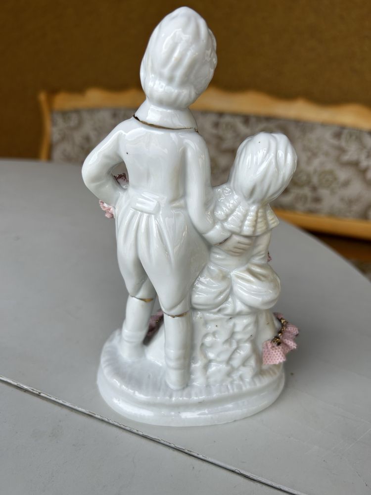 Figurka porcelanowa, para dworska A41