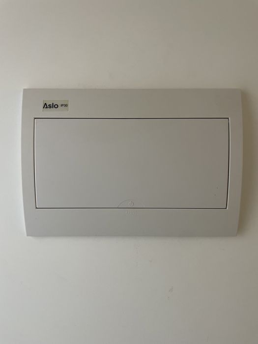 Pequenos e grandes Serviços de eletricidade e remodelações