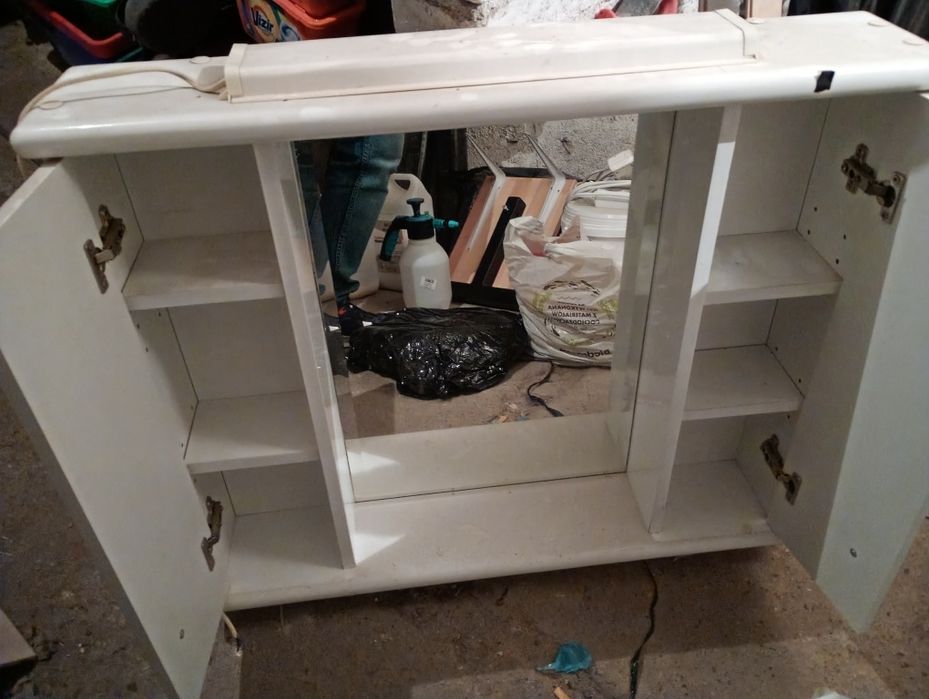 Szafka łaziekowa z oswietleniem