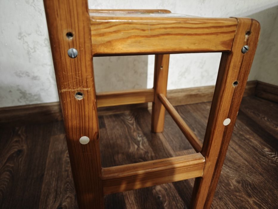 Стіл дитячий зі стільцями