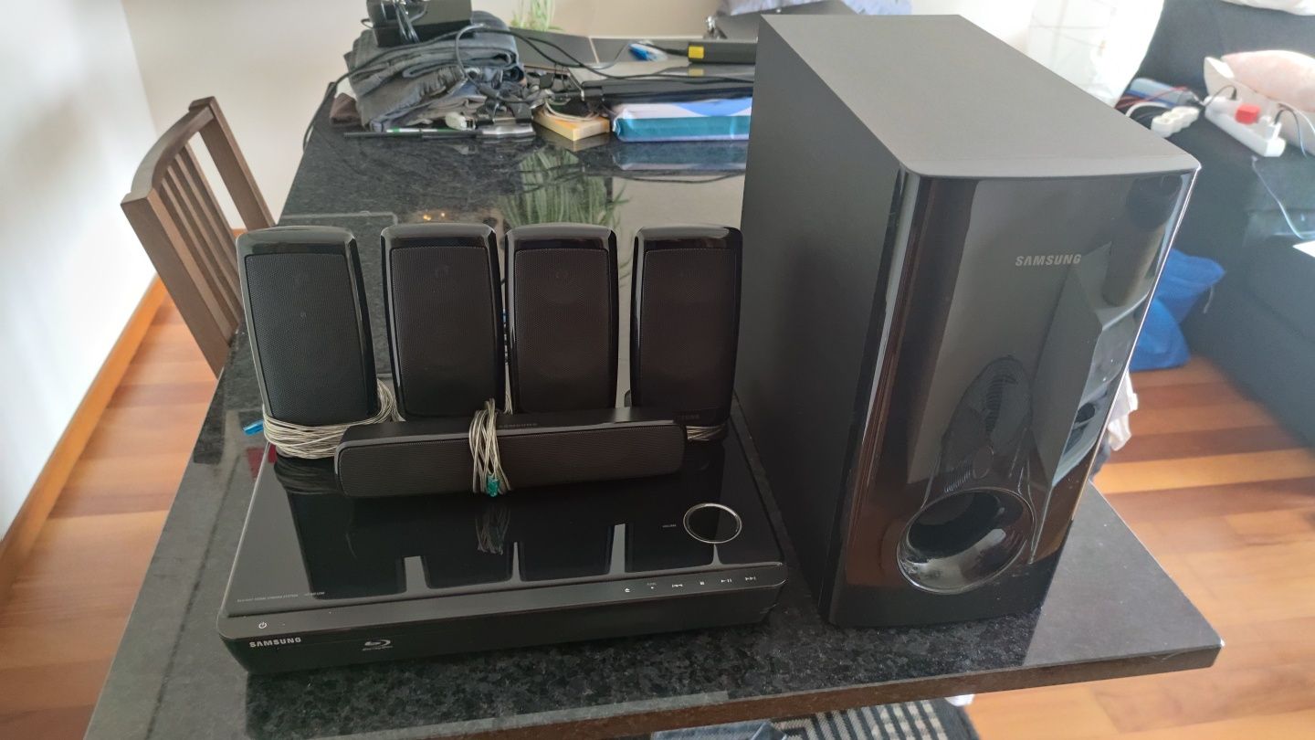 Leitor Bluray com sistema de Som 5.1