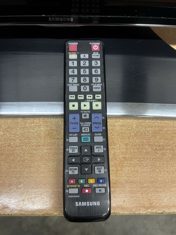 Telewizor 48 samsung  z pilotem  uszkodzona matryca dziala do kamer