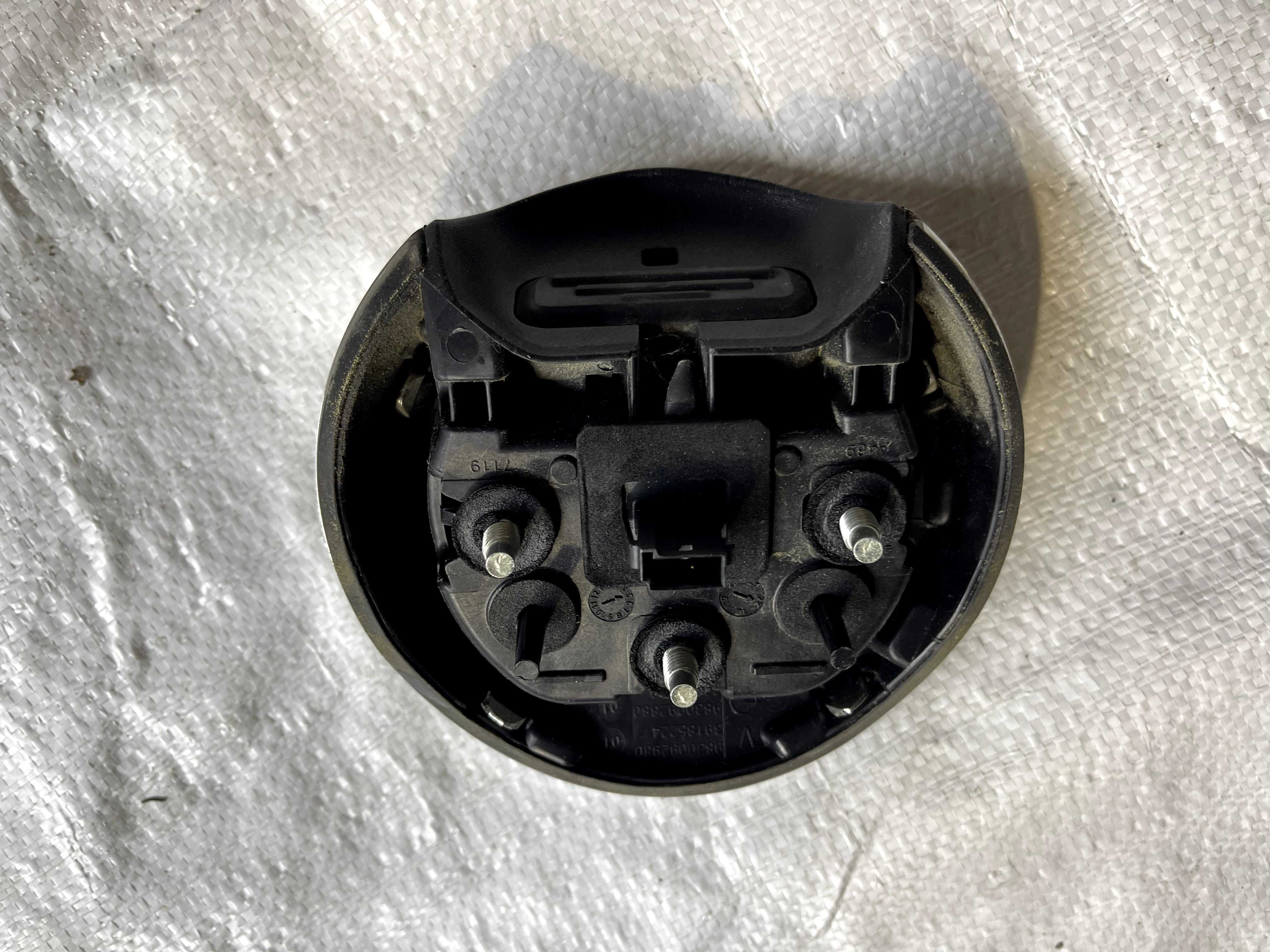 Emblemat znaczek Opel Corsa F 19-