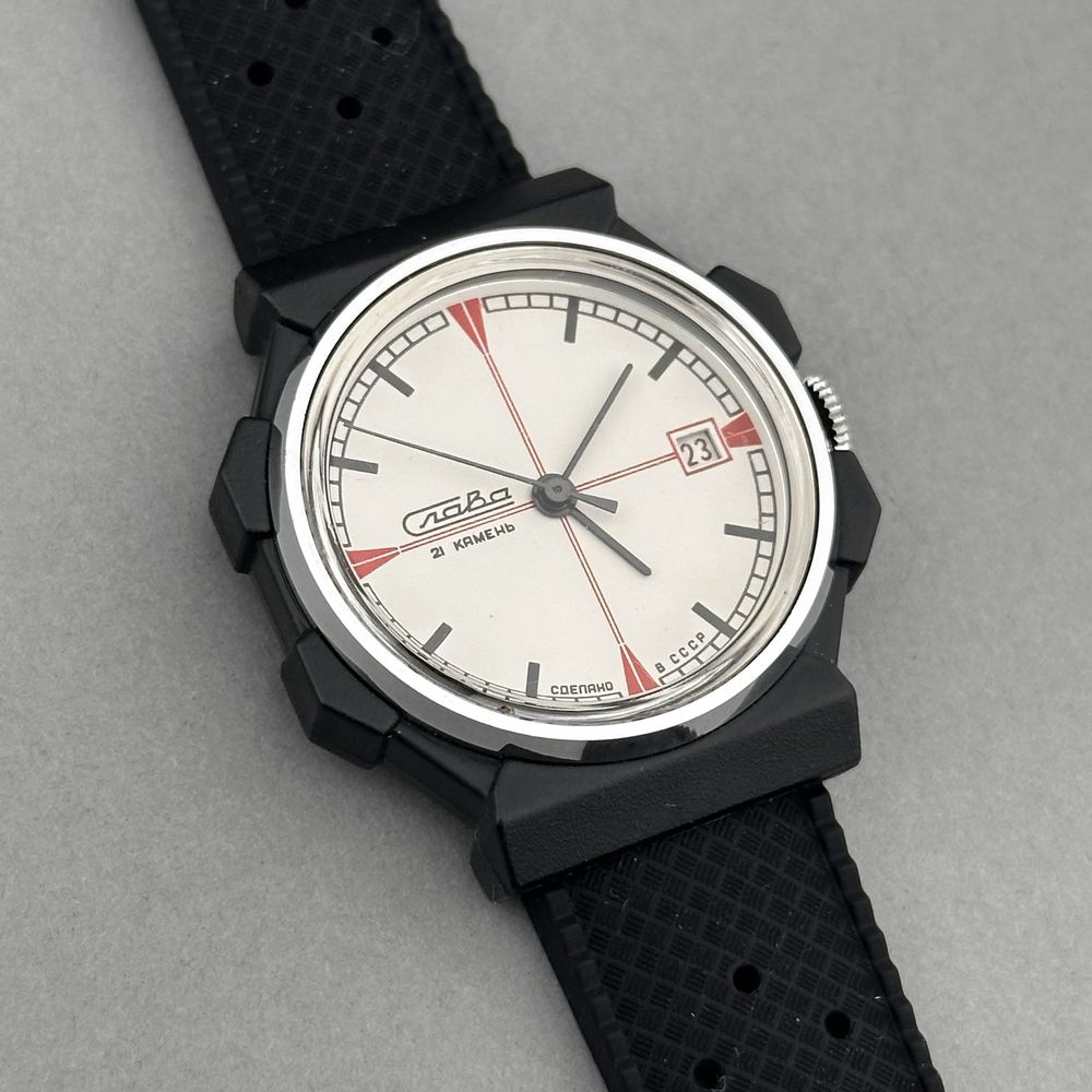 Zegarek vintage Slava – unikat | sportowy styl | data | USSR