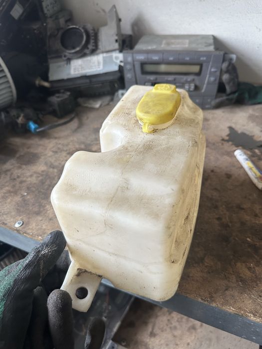 Бачек розширительный омывателя дача супер нова рено логан кенго