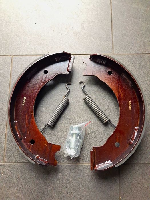 HAMULEC SZCZĘKI KPL. 300X60  Przyczepa Pronar