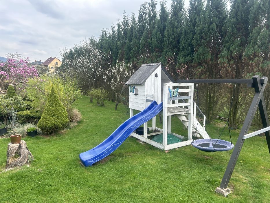 Domek ogrodowy  plac  zabaw nowoczesny