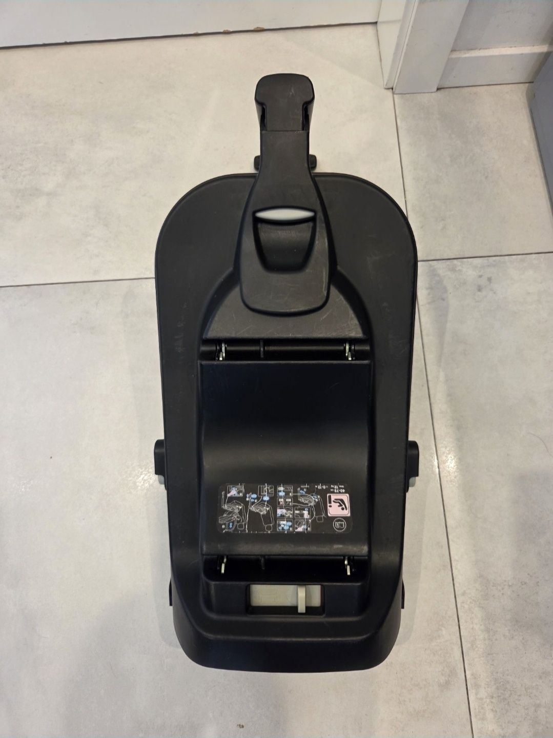 Łupina Maxi Cosi Cabrio Fix i-Size w zestawie baza Universal ISOFIX