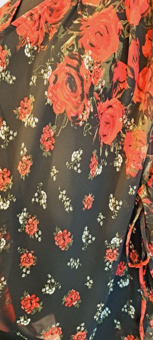 Plus size elegancka narzutka w róże rozmiar uniwersalny