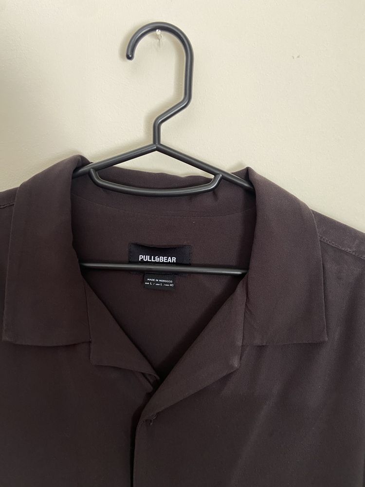 Camisa preta de manga curta
