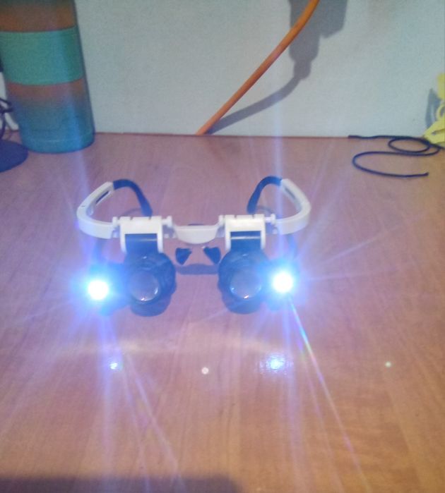 Окуляри-лупа з LED- підсвіткою.