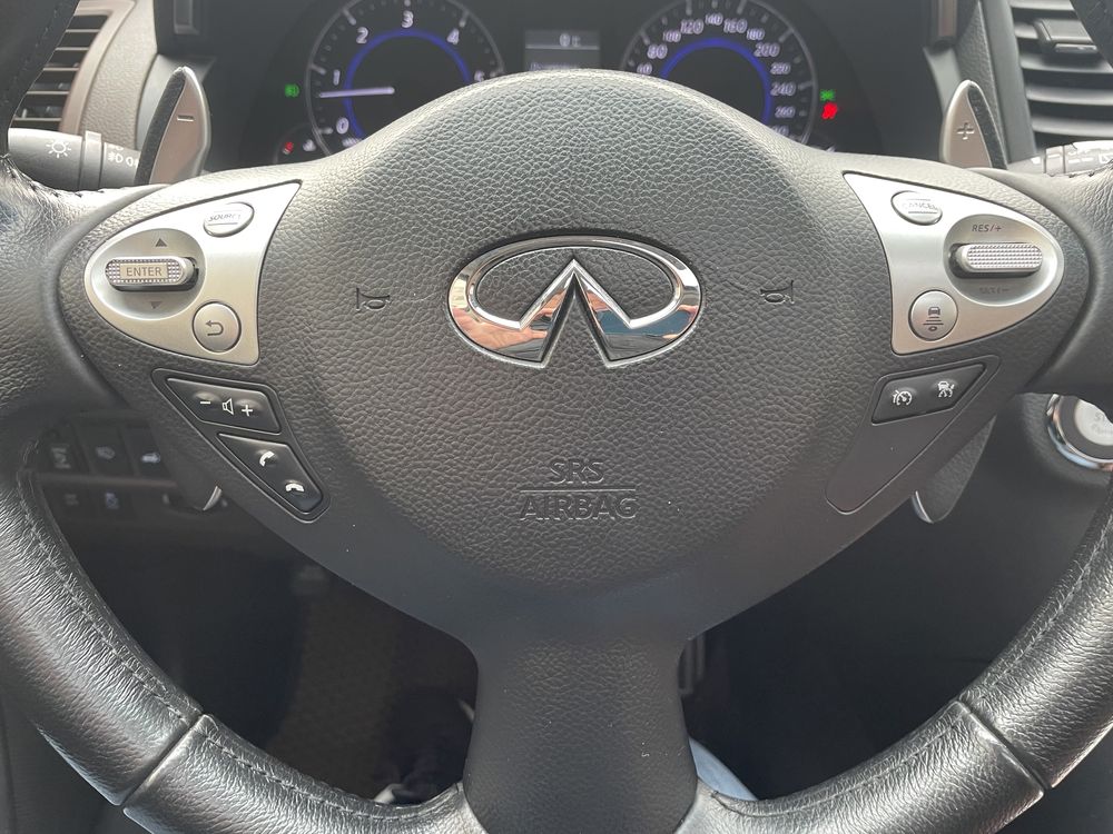 Продам Infiniti QX70 дизель