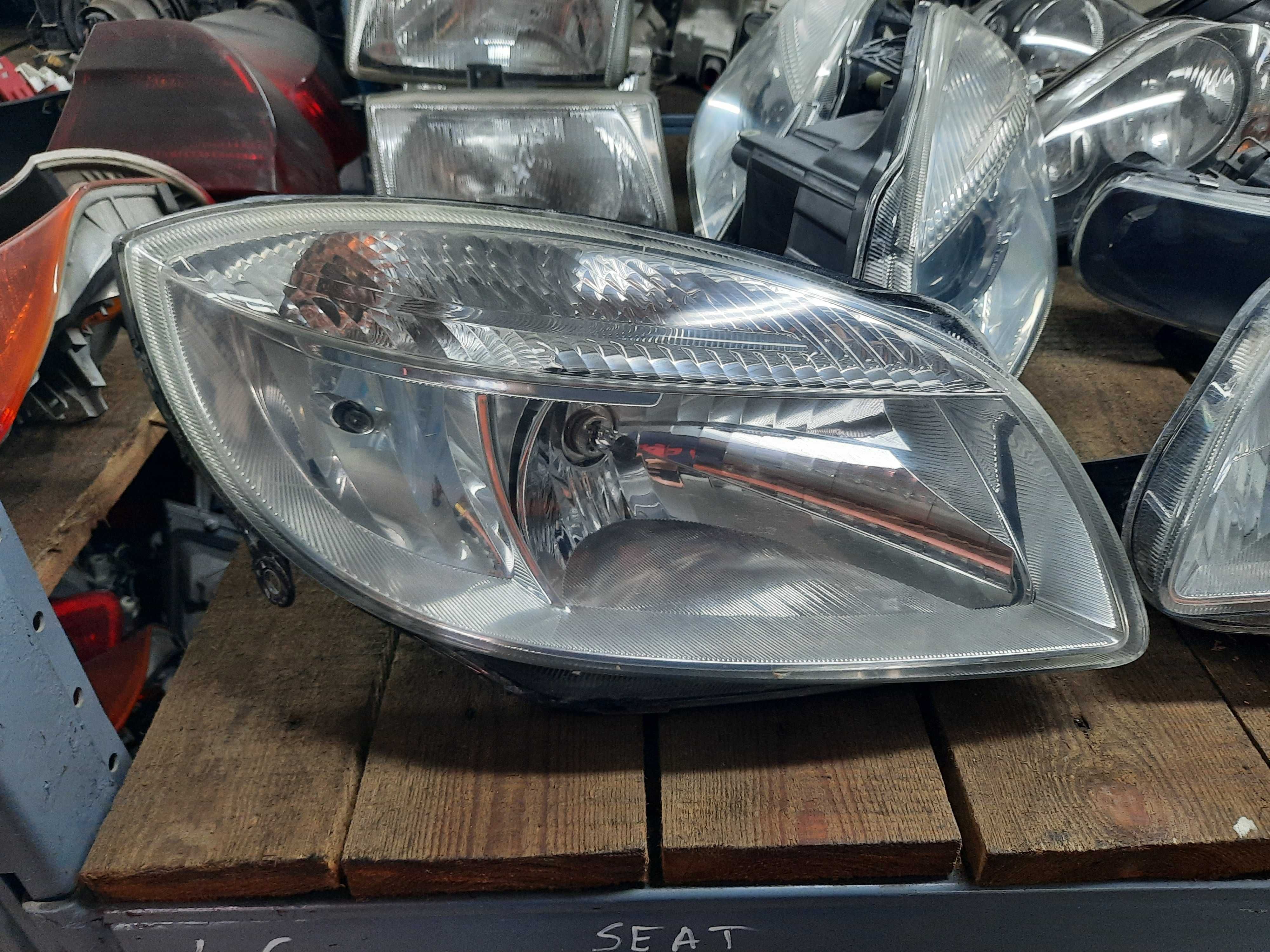 lampa przód przednia prawa Skoda Fabia 2