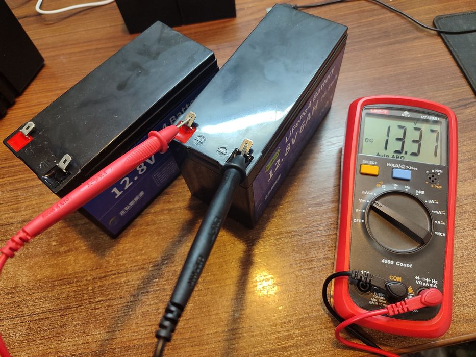 LiFePO4 батарея 12V 6AH (2 шт)