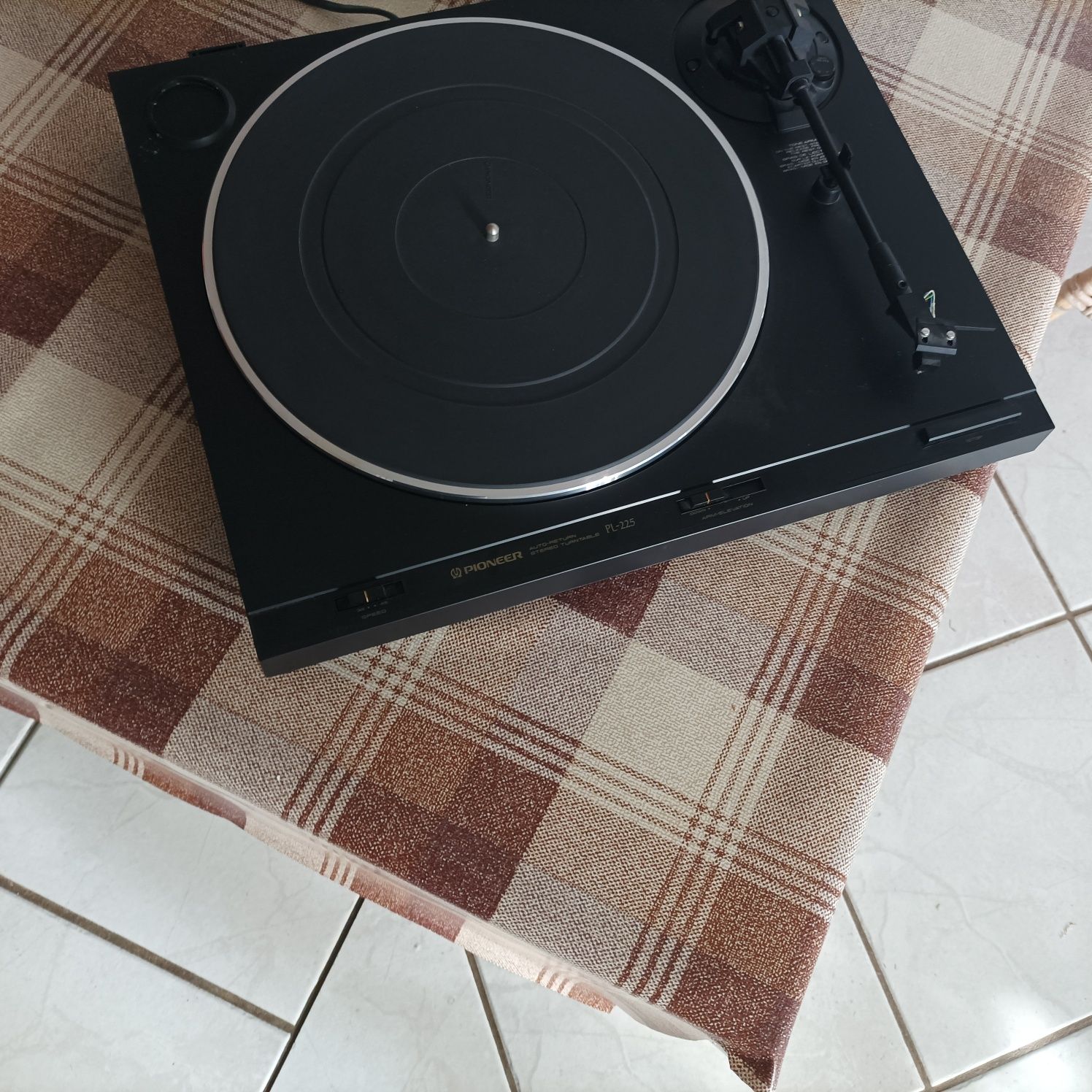 Gramofon Pioneer PL225