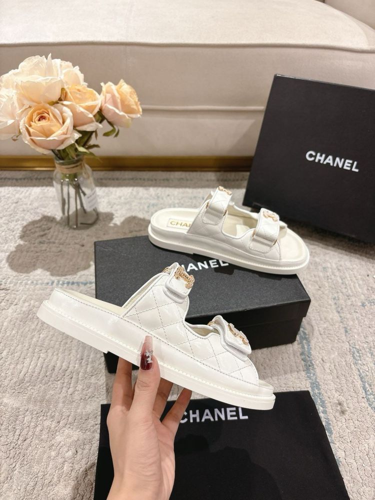 Klapki Chanel Dad White