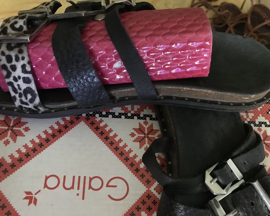 Шкіряна жіноча обув б/у; багато.