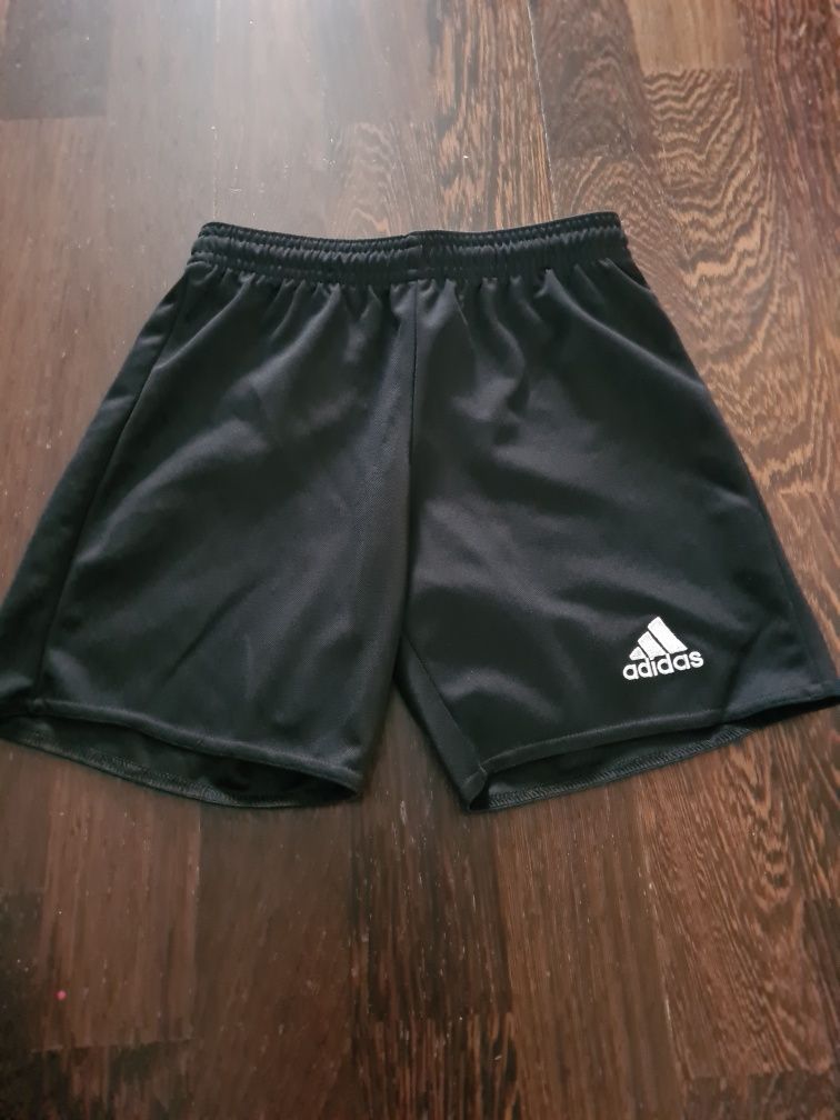 Spodenkoi sportowe Adidas rozm. 128