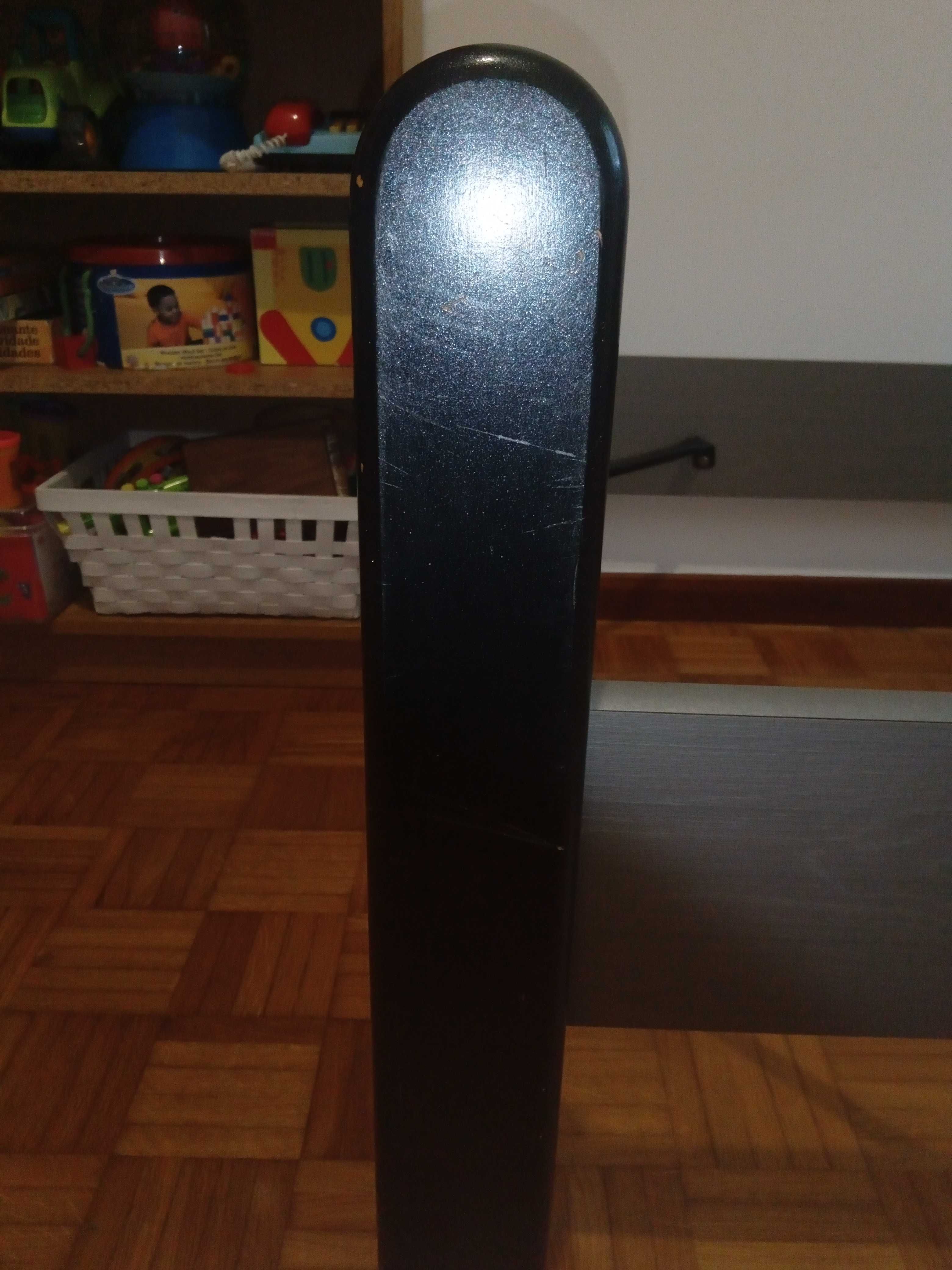 Cama 1 corpo preta e cinza 0,90 x 2 m