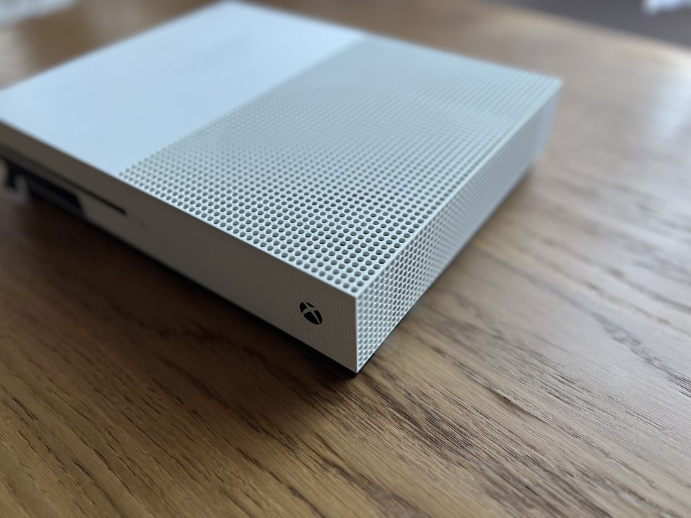 Xbox ONE S 1Tb z napędem