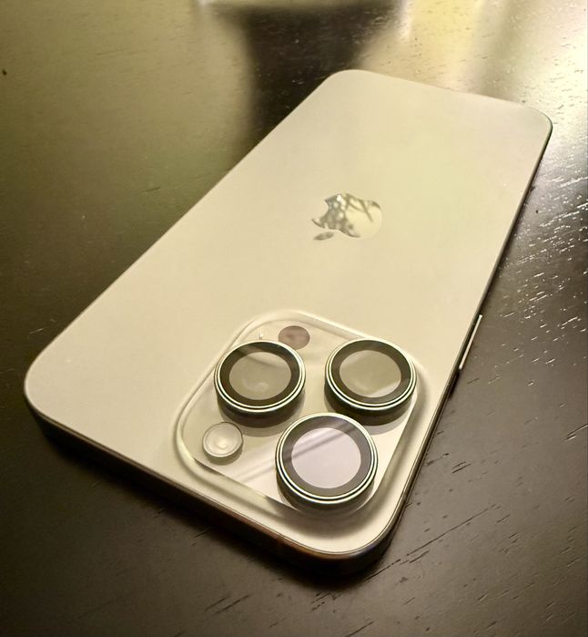 iPhone 15 Pro Max, como novo