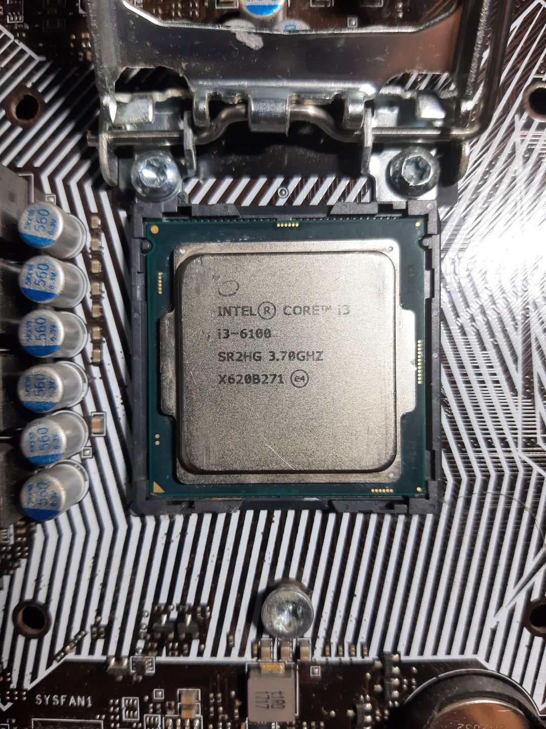 Процесор Intel core i3 6100