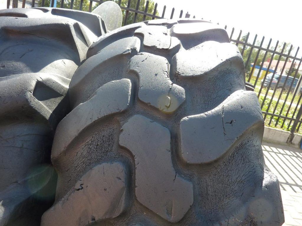 Opona używana przemysłowa  405/80R25 15.5R25 DUNLOP SP T9 500zł W2717