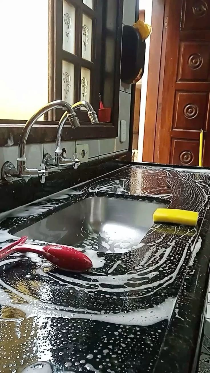 Serviços de limpeza doméstica e de escadas