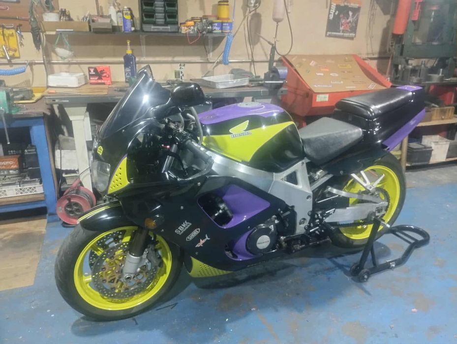 Cbr 900 rr 1995 sc 28