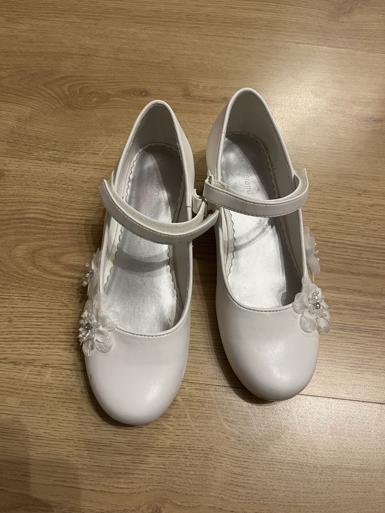 Buty komunijne r. 36