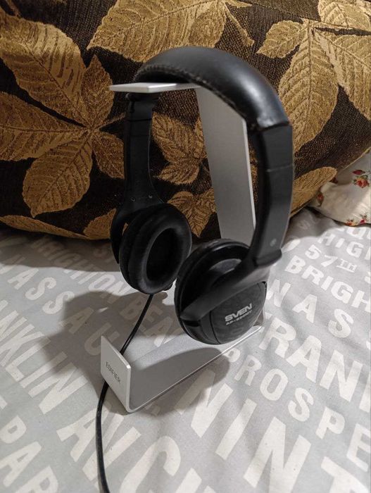 Подставка для наушников