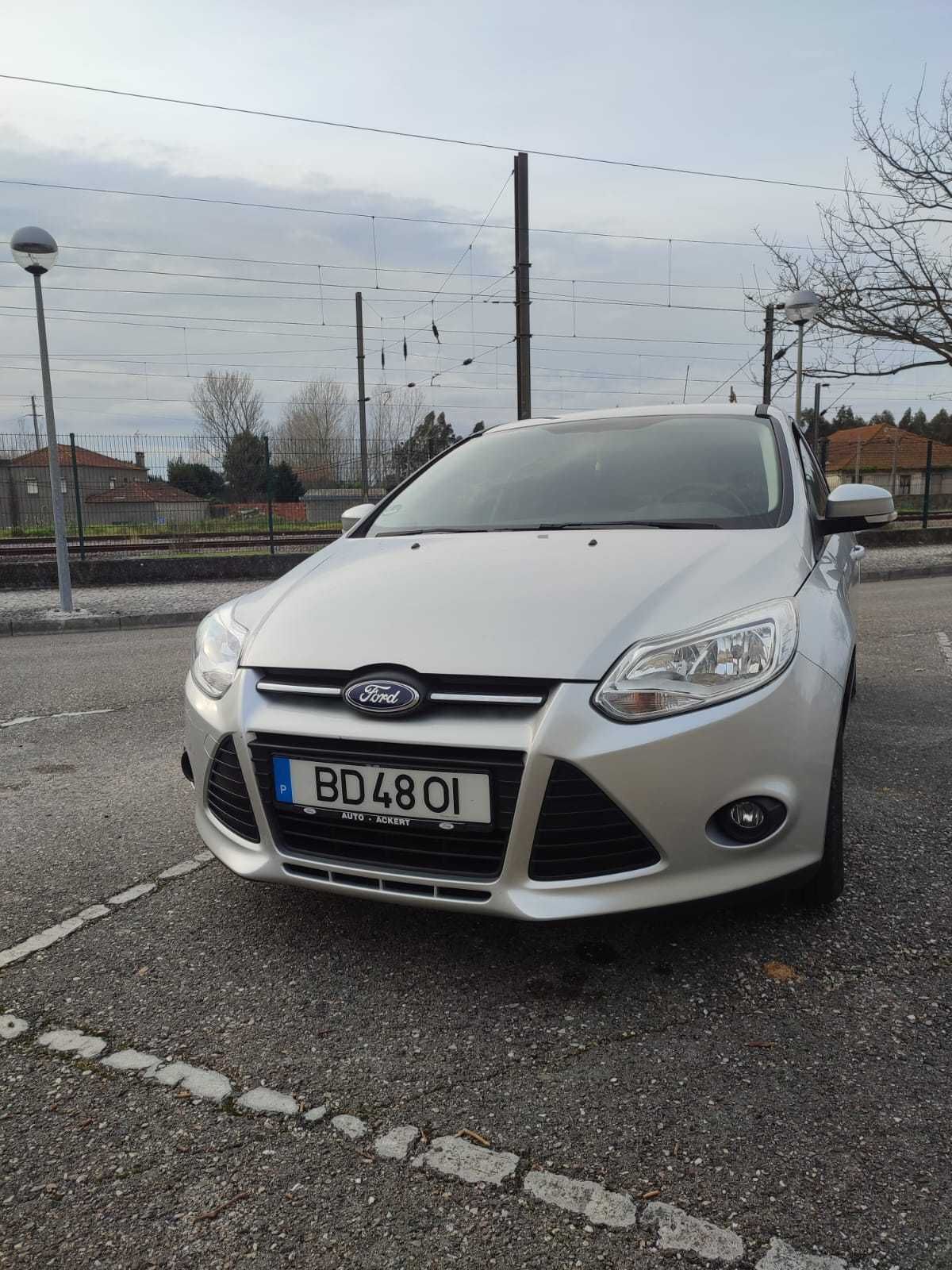 ford focus 2014 bem estimado