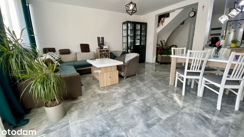 Nowoczesny dom szeregowy z pompą ciepła i fotowoltaiką – Dąbrowa