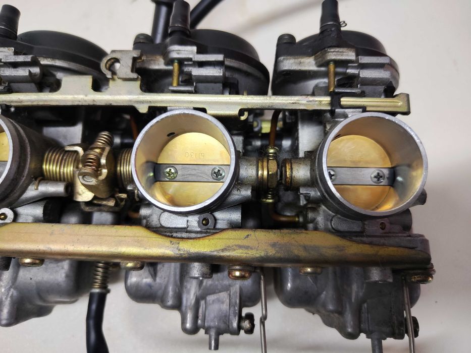 SUZUKI GSF 400 BANDIT Gaźnik Gaźniki Oryginalne
