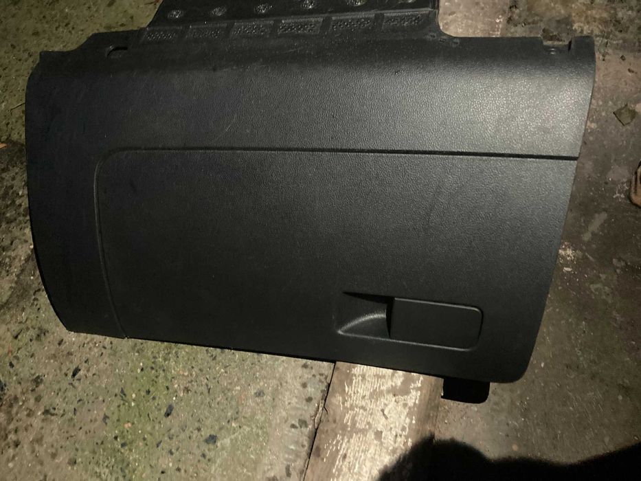 Skoda Rapid schowek pasazera w kokpicie