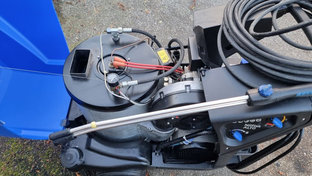 Мийка високого тиску 3 нагріванням води Nilfisk neptune 4