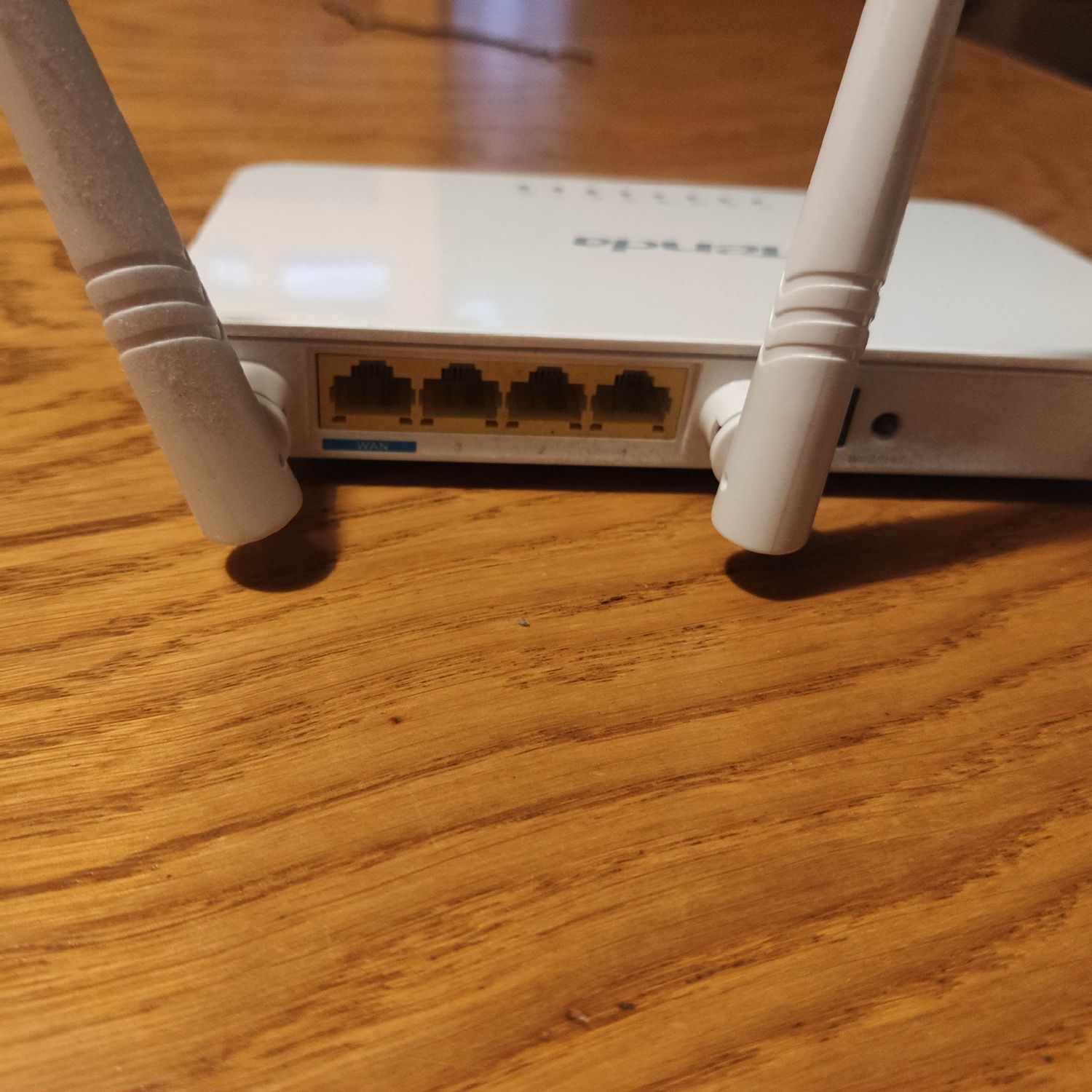 Tenda wireless N300 easy setup router