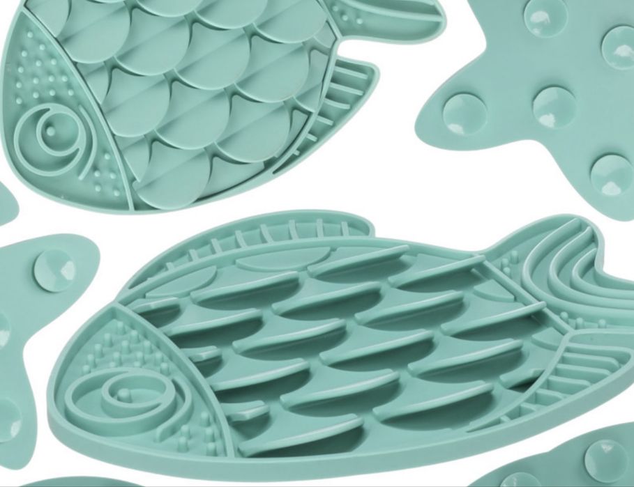 Mata do lizania dla psa - Rybka 30 cm