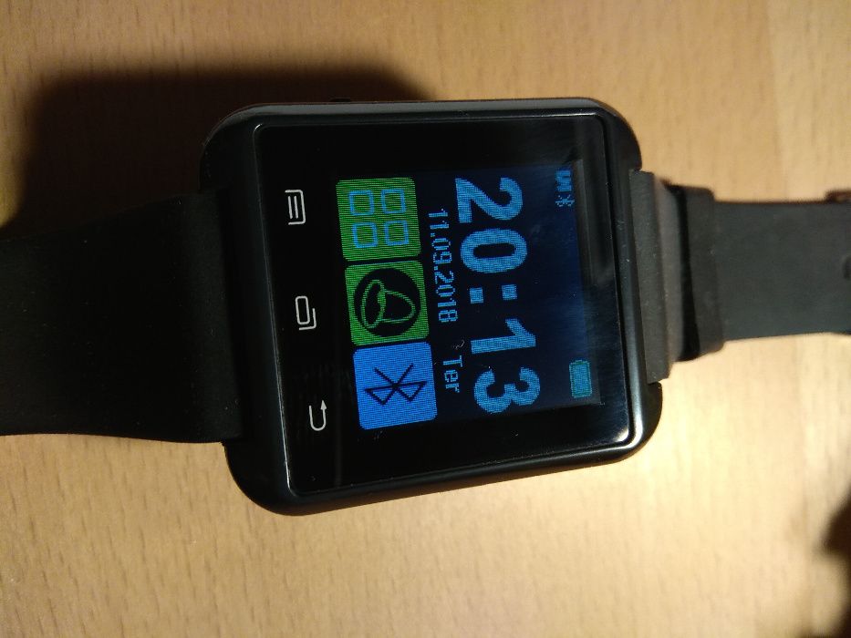 Smartwatch preto com bluetooth, alta voz