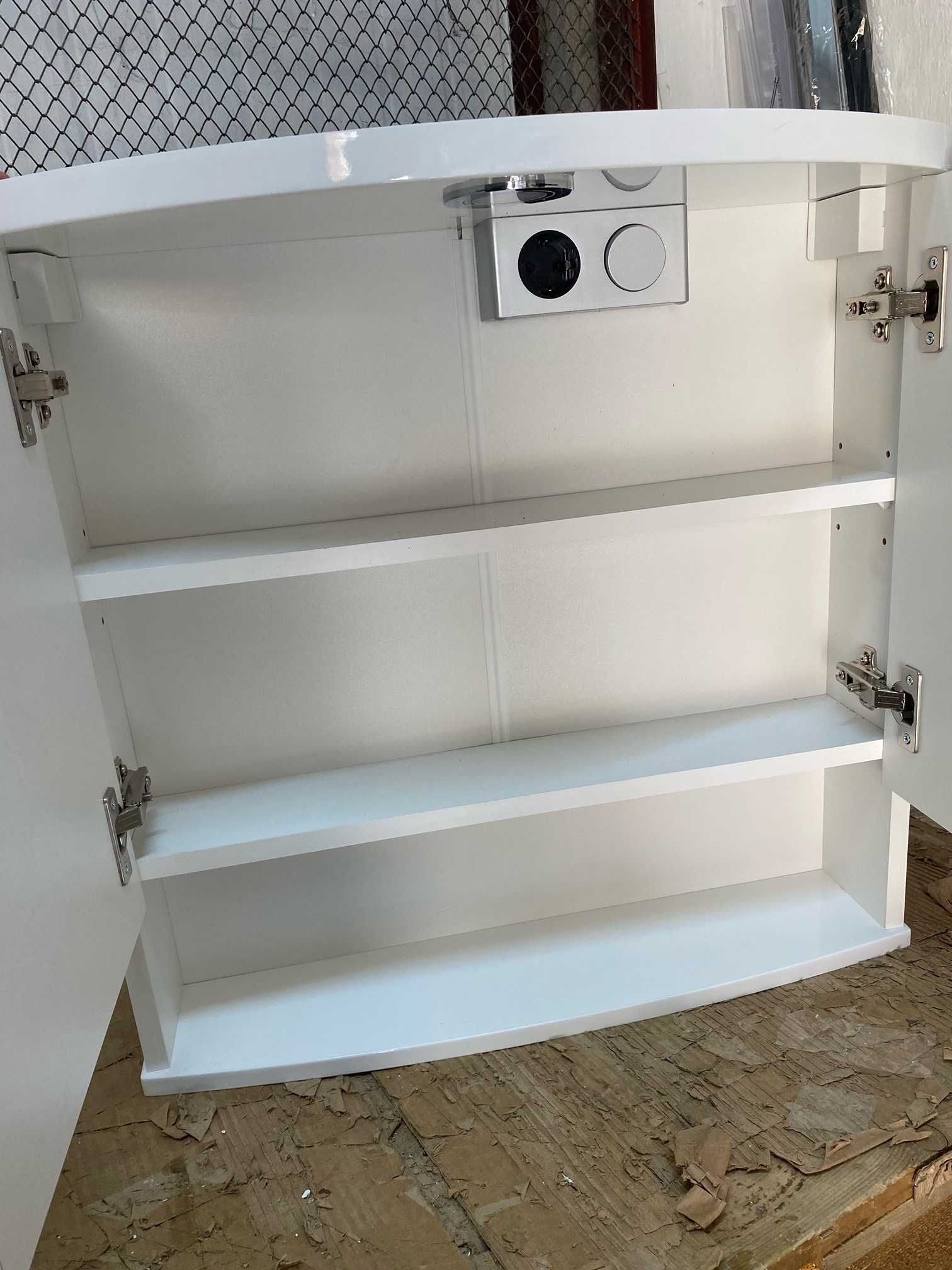 Szafka z lustrem z lampą i gniazdkiem NOWA WYSOKA JAKOŚĆ 60x60 polecam