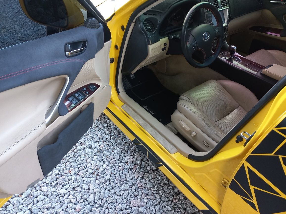 Lexus is 250 avtomat 4x4